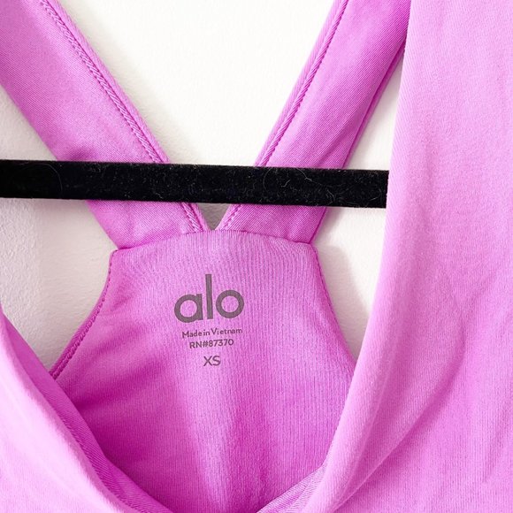 ✨ NWT Real Bra Tank | Alo Yoga - Picture 5 of 6